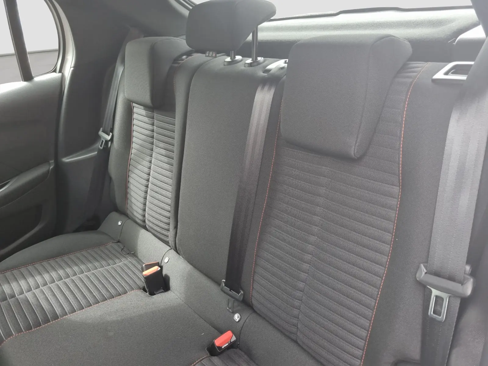 Immagine 10 Peugeot 208