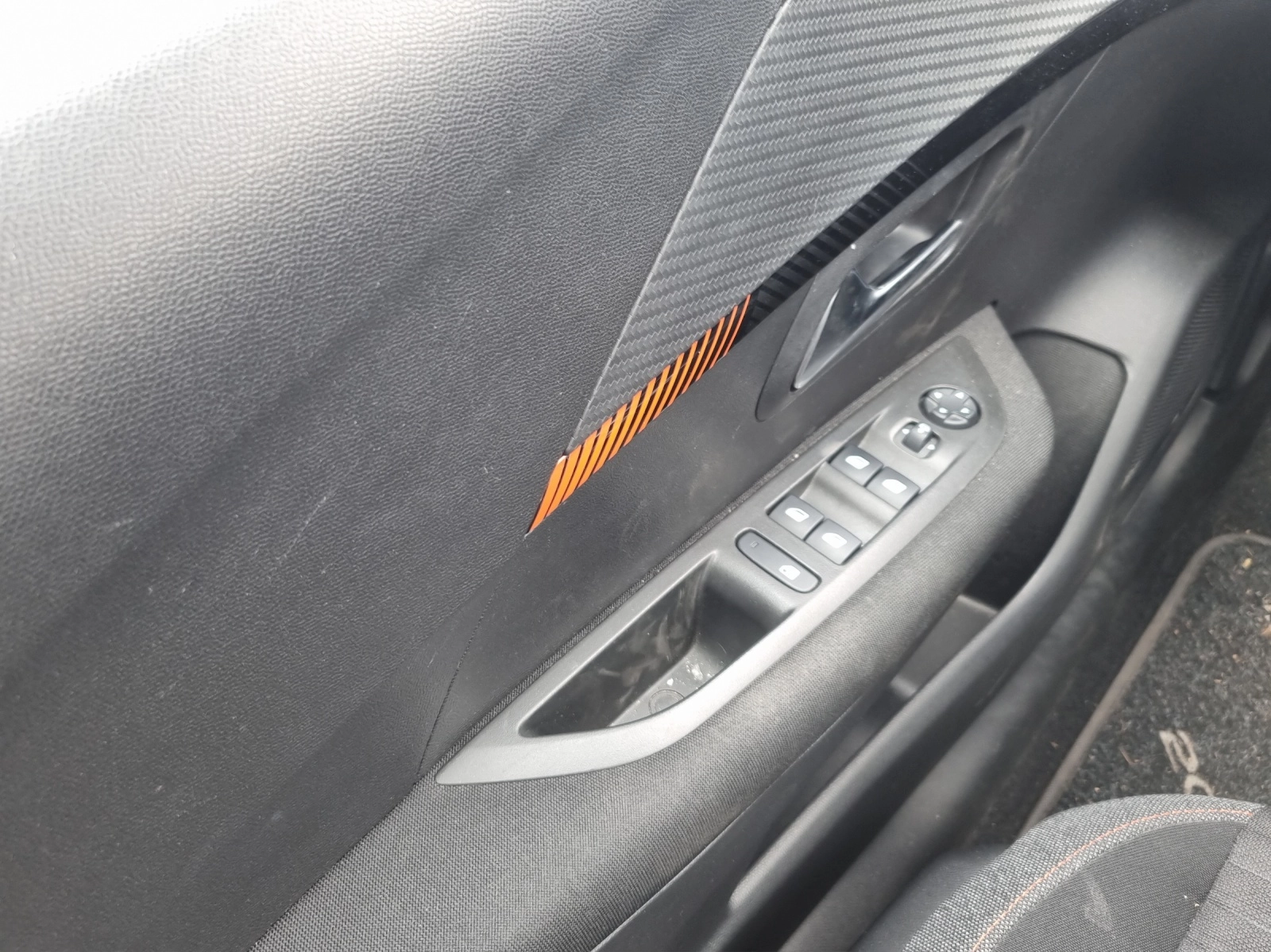 Immagine 17 Peugeot 208