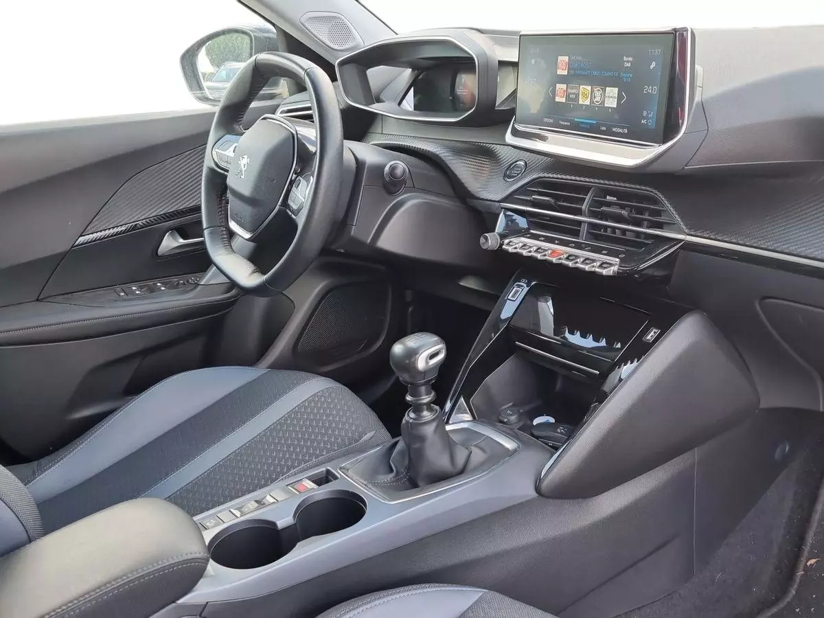 Immagine 12 Peugeot 2008