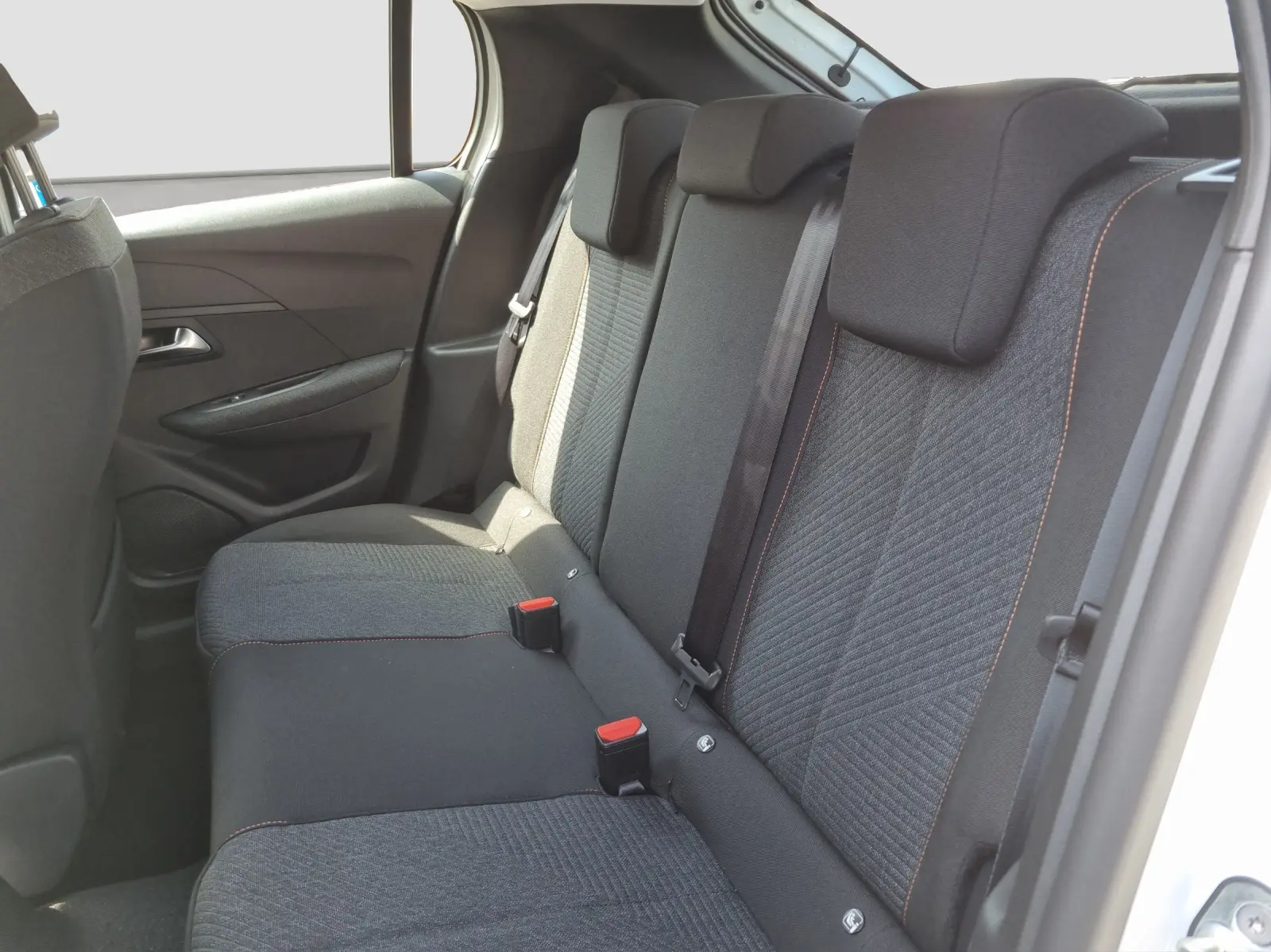 Immagine 10 Peugeot 208