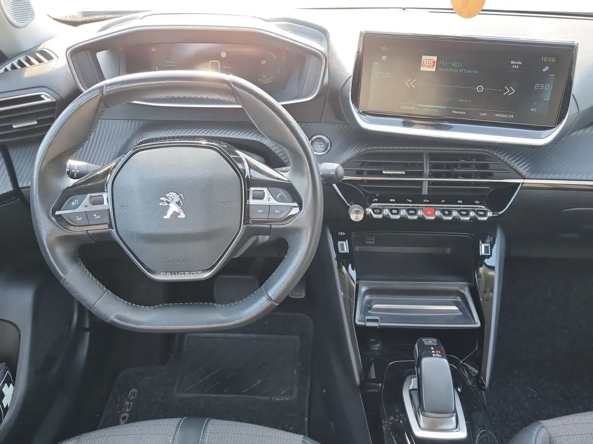 Immagine 10 Peugeot 2008