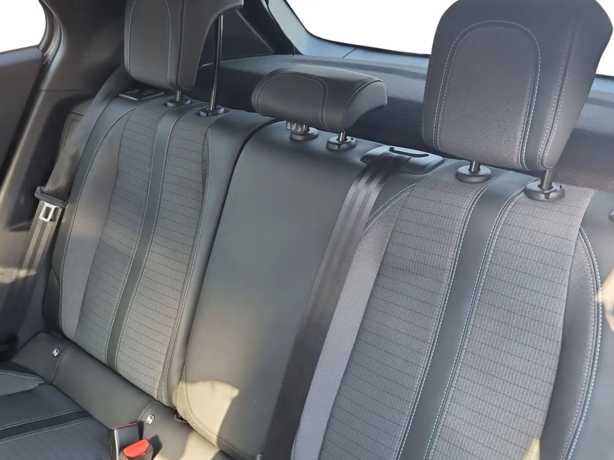 Immagine 13 Peugeot 2008