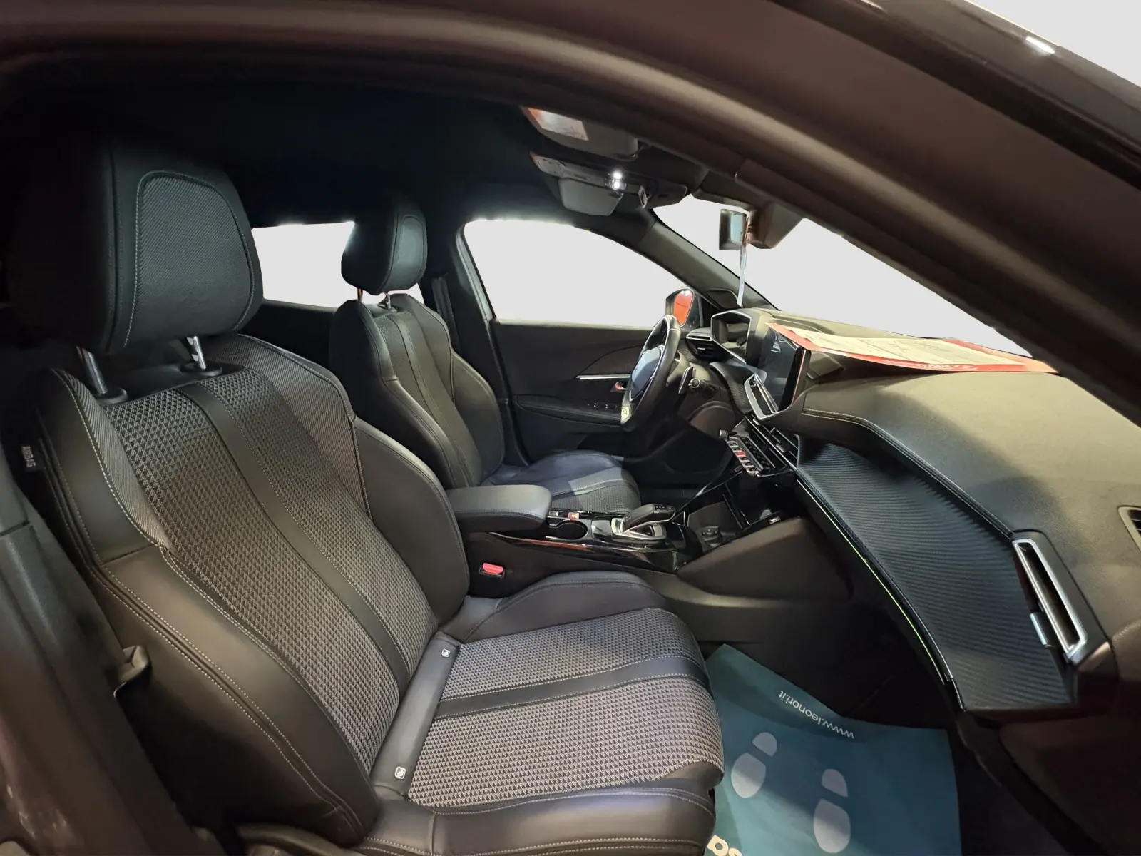 Immagine 12 Peugeot 2008