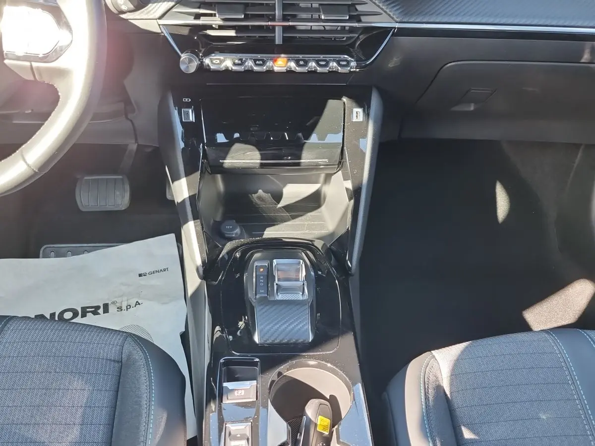 Immagine 11 Peugeot 2008