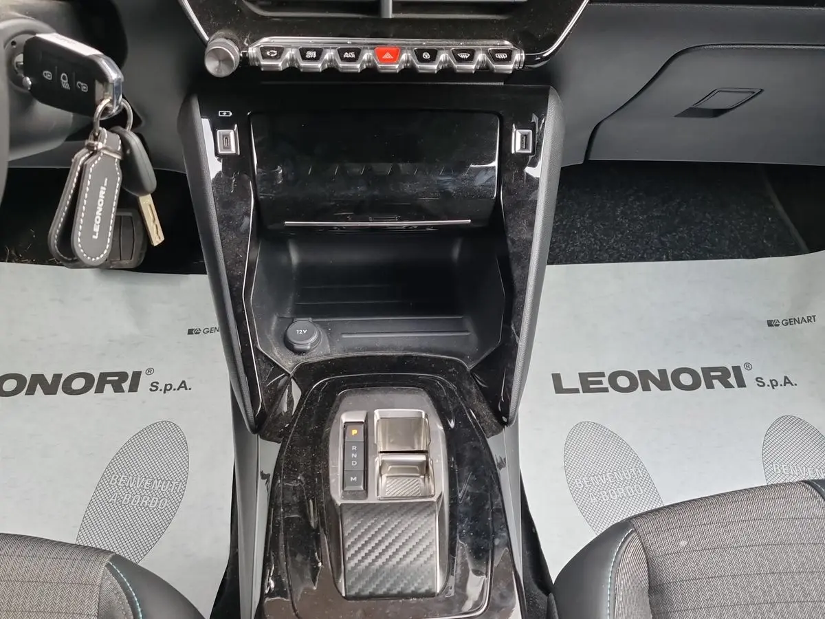 Immagine 11 Peugeot 2008