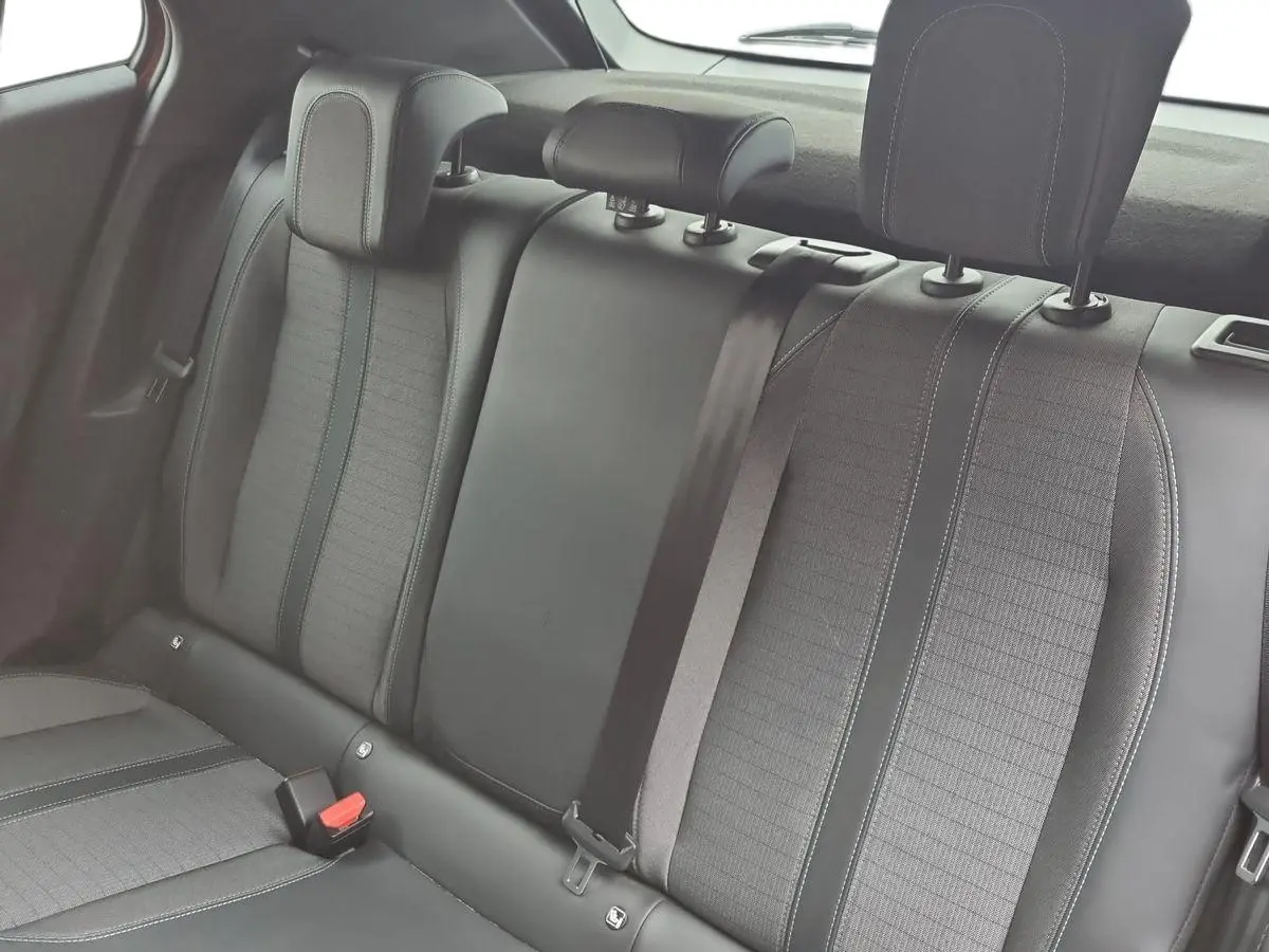 Immagine 13 Peugeot 2008