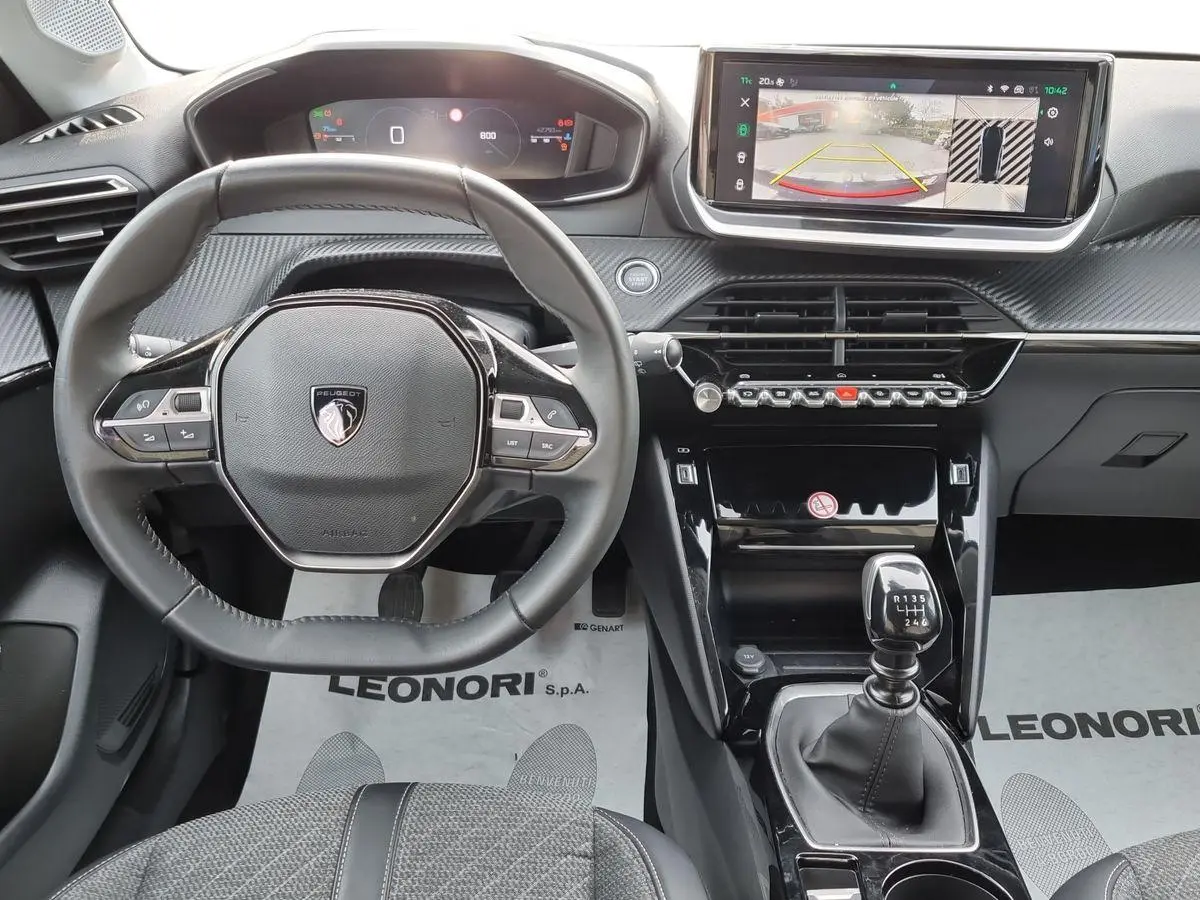 Immagine 10 Peugeot 208