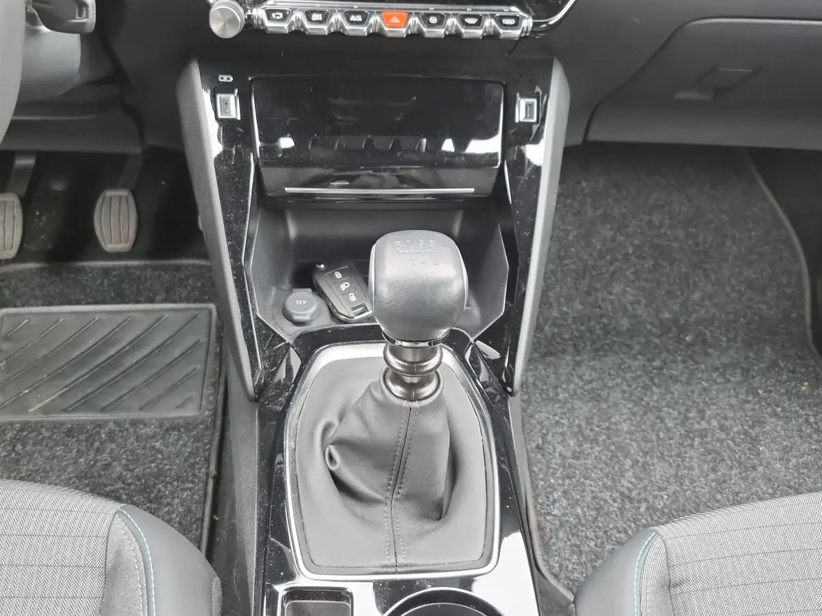 Immagine 11 Peugeot 2008