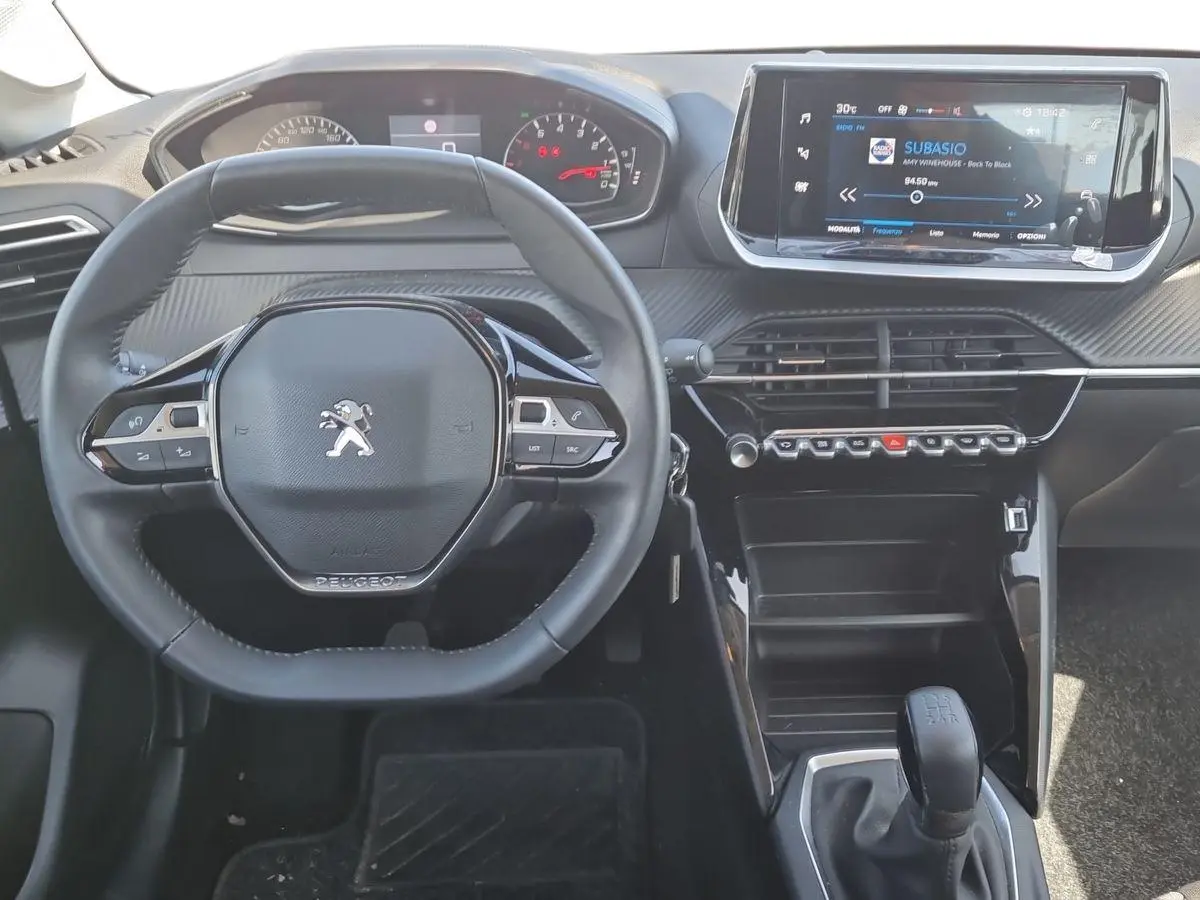 Immagine 10 Peugeot 208