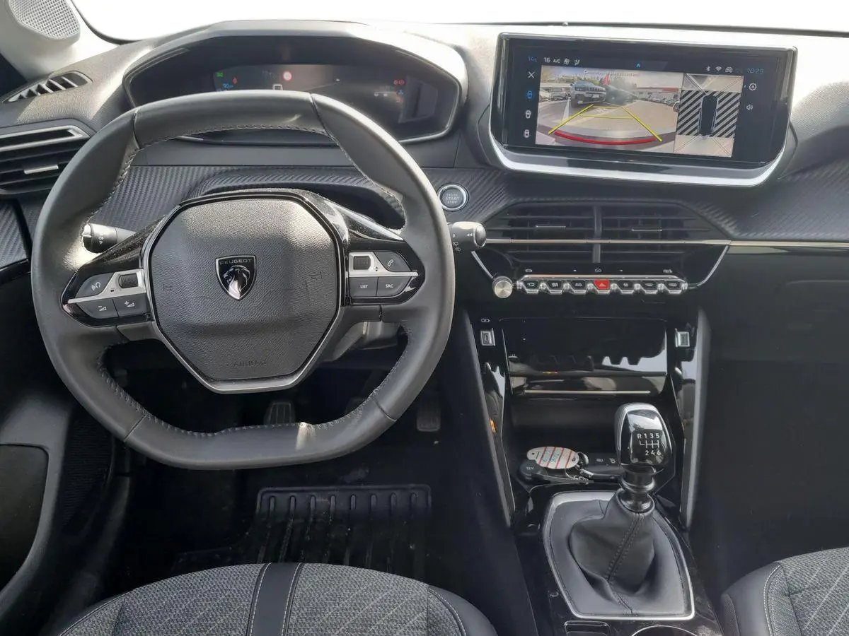 Immagine 10 Peugeot 208