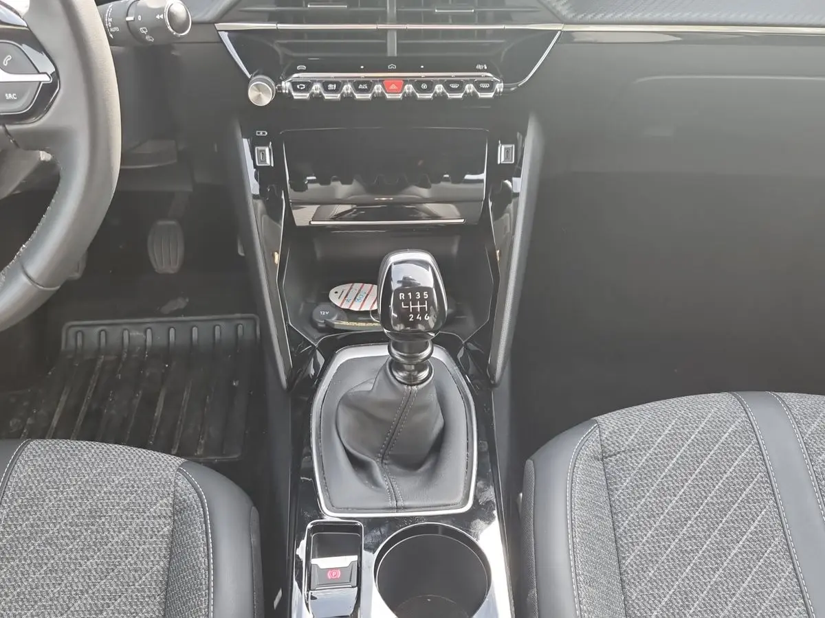 Immagine 11 Peugeot 208