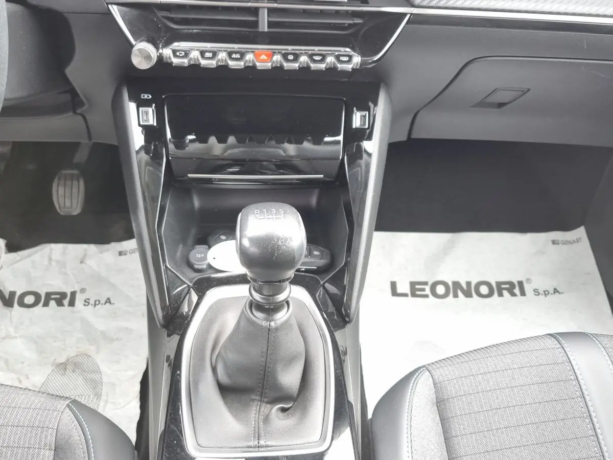 Immagine 11 Peugeot 2008