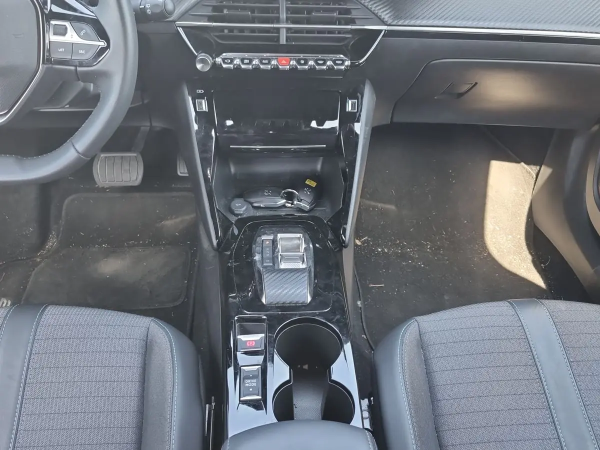 Immagine 11 Peugeot 2008