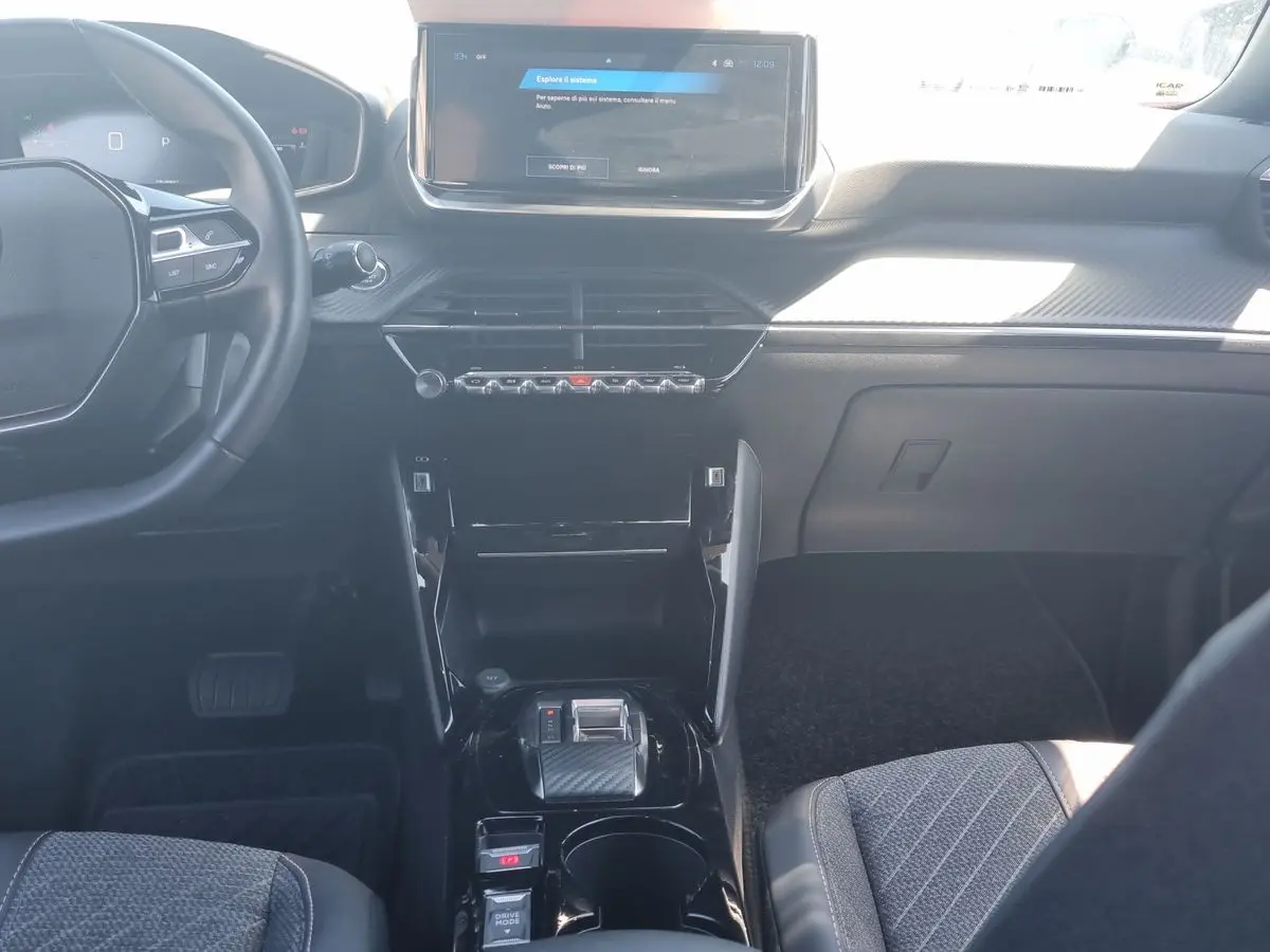 Immagine 11 Peugeot 2008