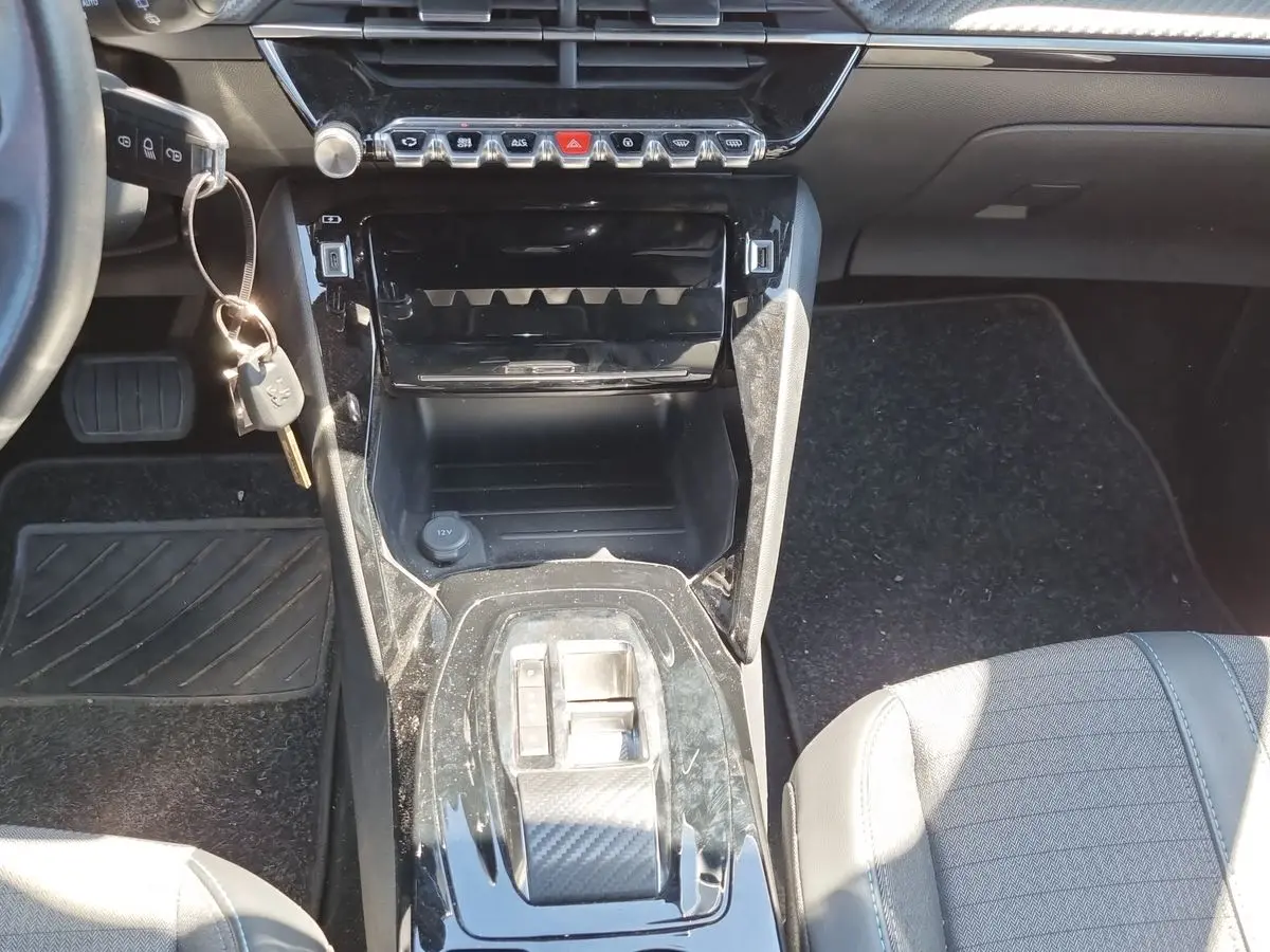 Immagine 11 Peugeot 2008