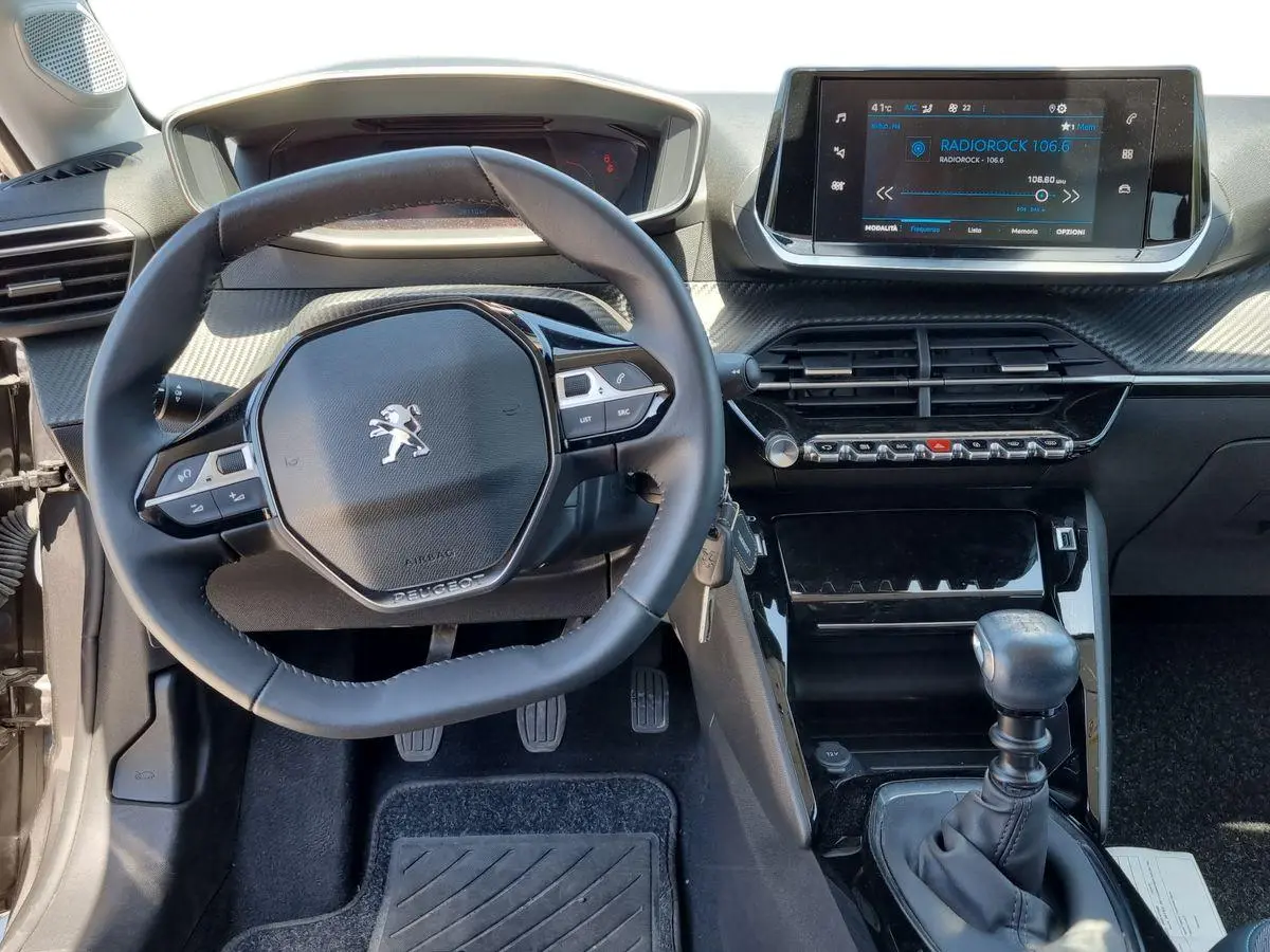 Immagine 10 Peugeot 208