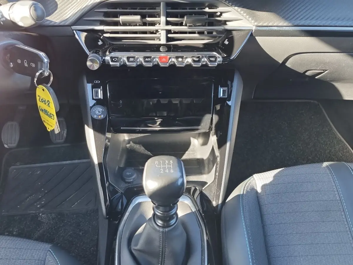 Immagine 11 Peugeot 2008