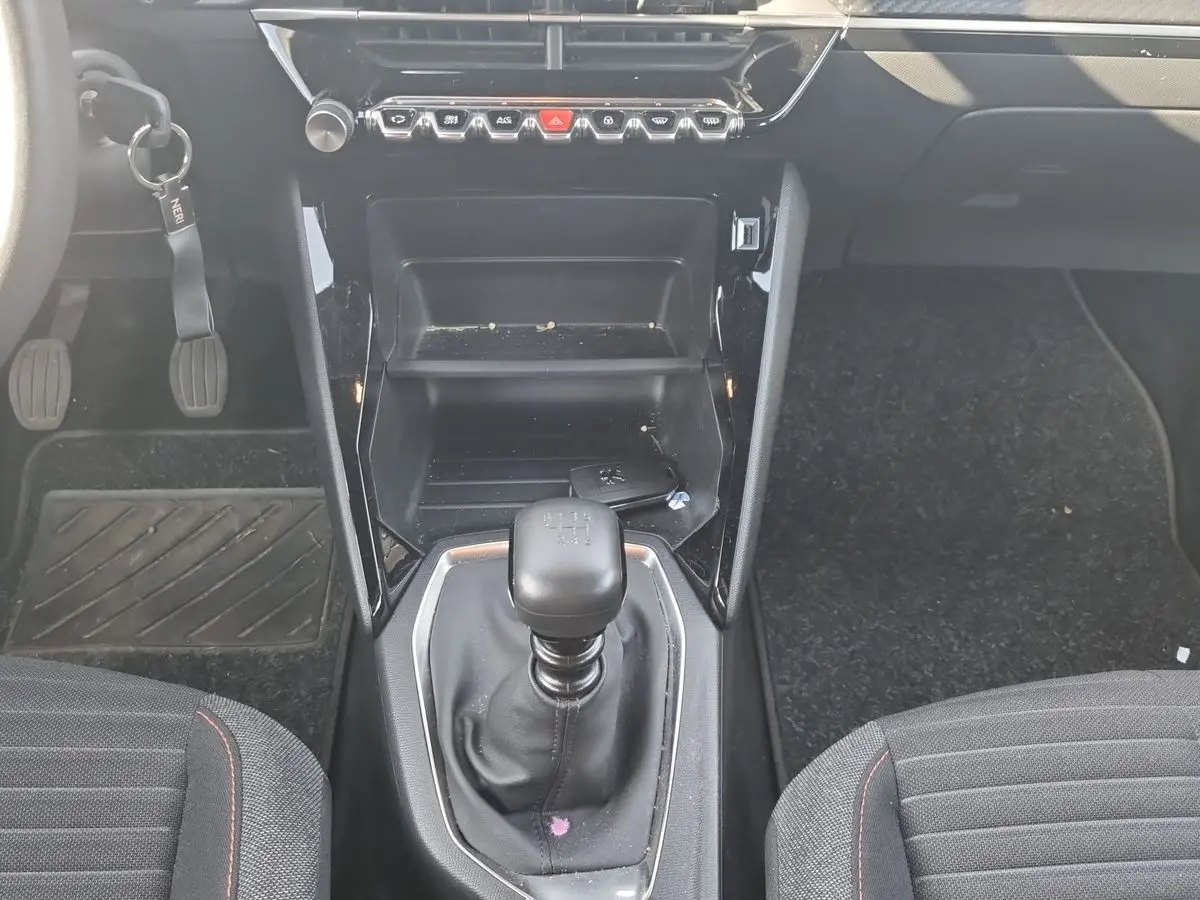 Immagine 11 Peugeot 2008