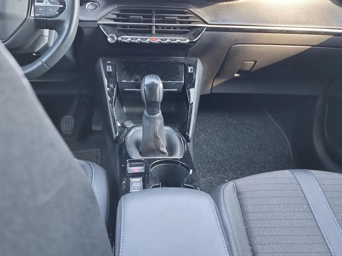 Immagine 11 Peugeot 208