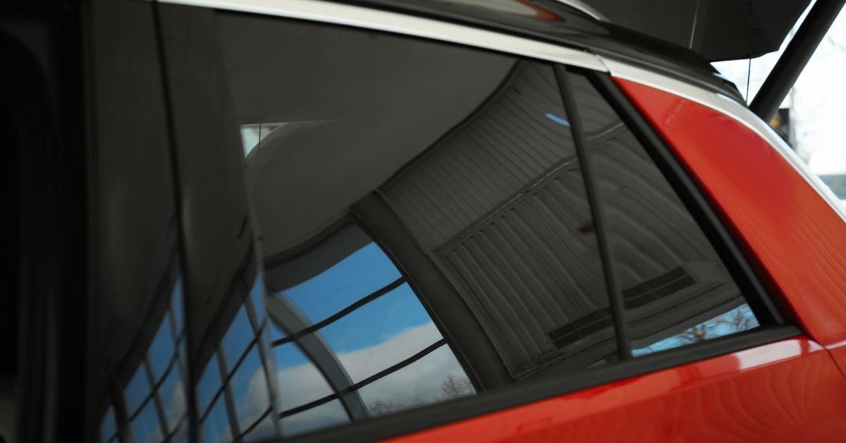 Vetri posteriori auto oscurati