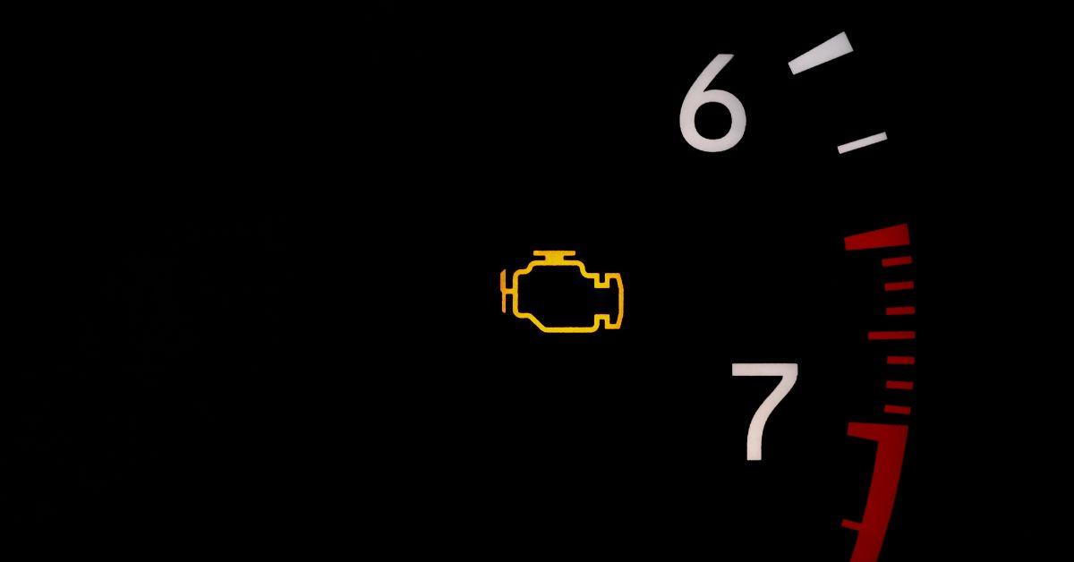 Spia gialla motore auto