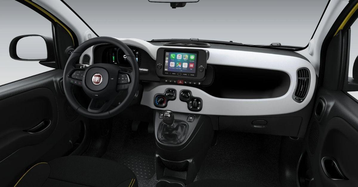 Interni Fiat Pandina Cross Km0 con la radio