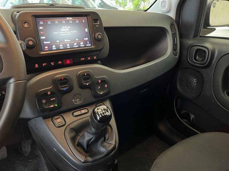 Interni fiat panda cross hybrid usata